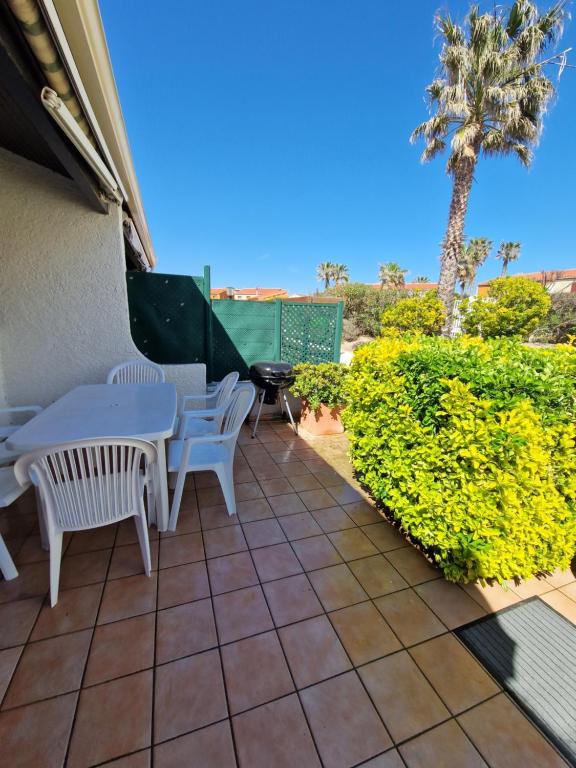 Villa 6p piscine spa privatif wifi proche des plages外面的花园