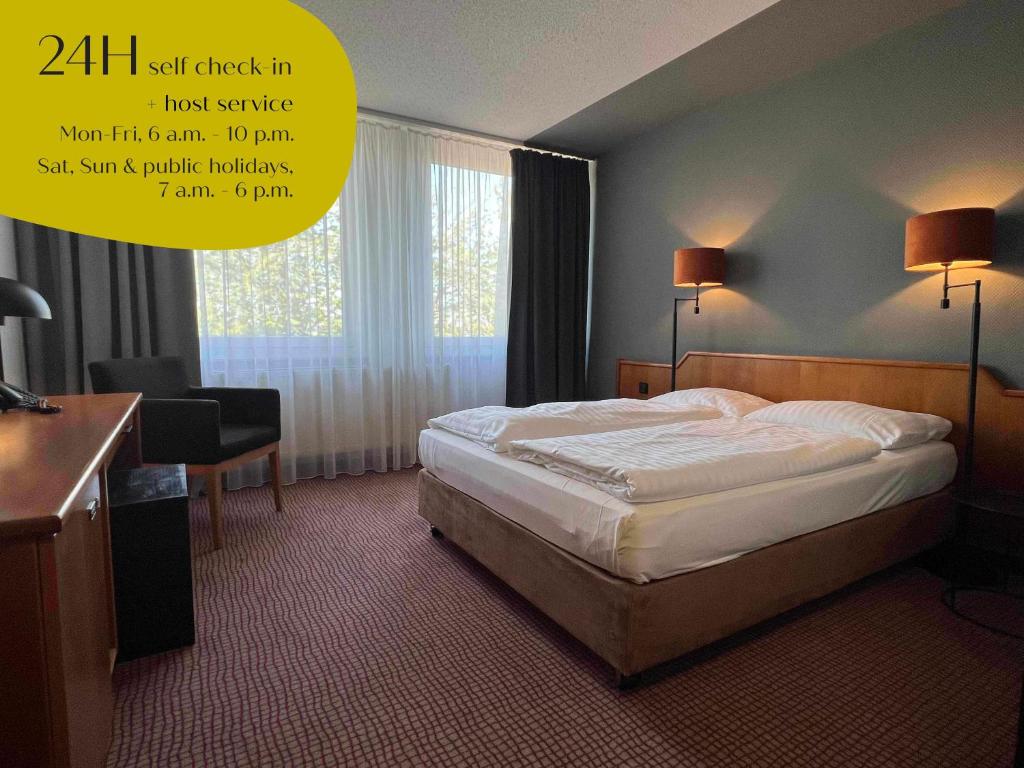 马格德堡马格德堡古典酒店的一间位于酒店客房的卧室,配有一张床