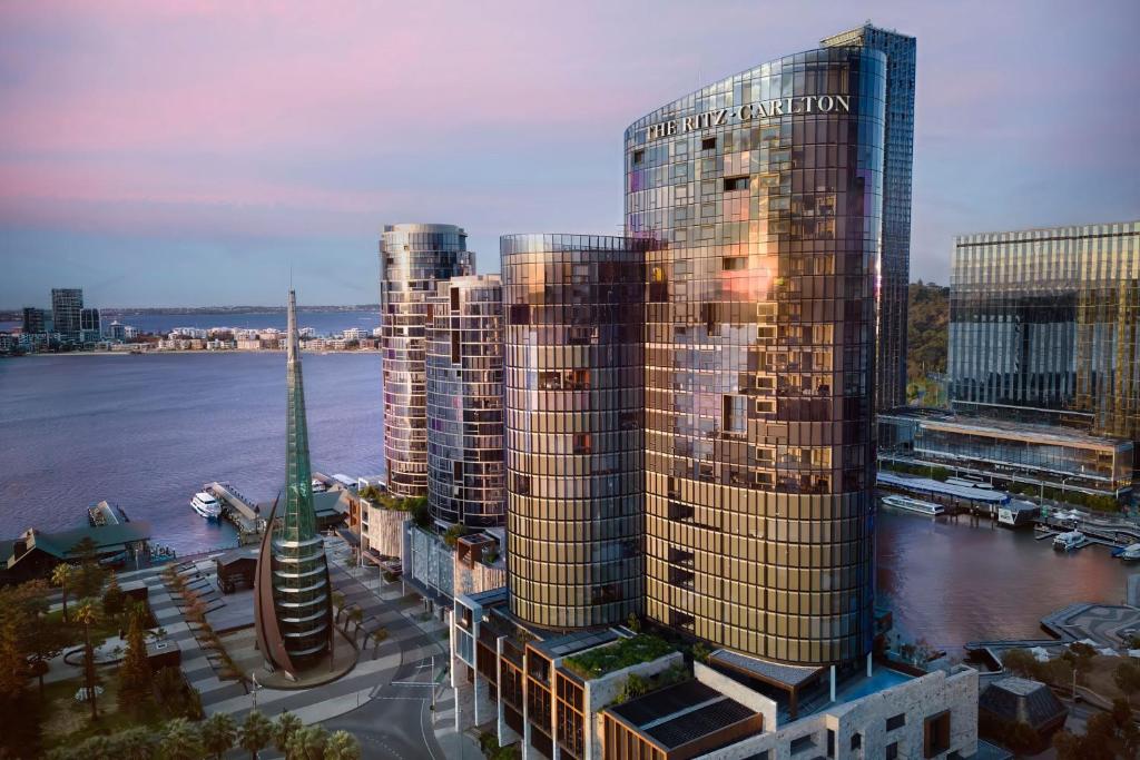 珀斯The Ritz-Carlton, Perth的城市高楼 ⁇ 染