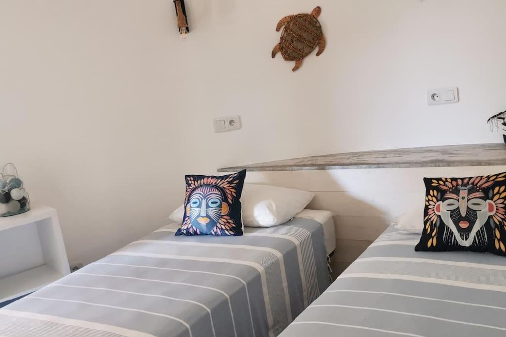LA CASETA, Gîte 4 étoiles entre mer et lac marin客房内的一张或多张床位