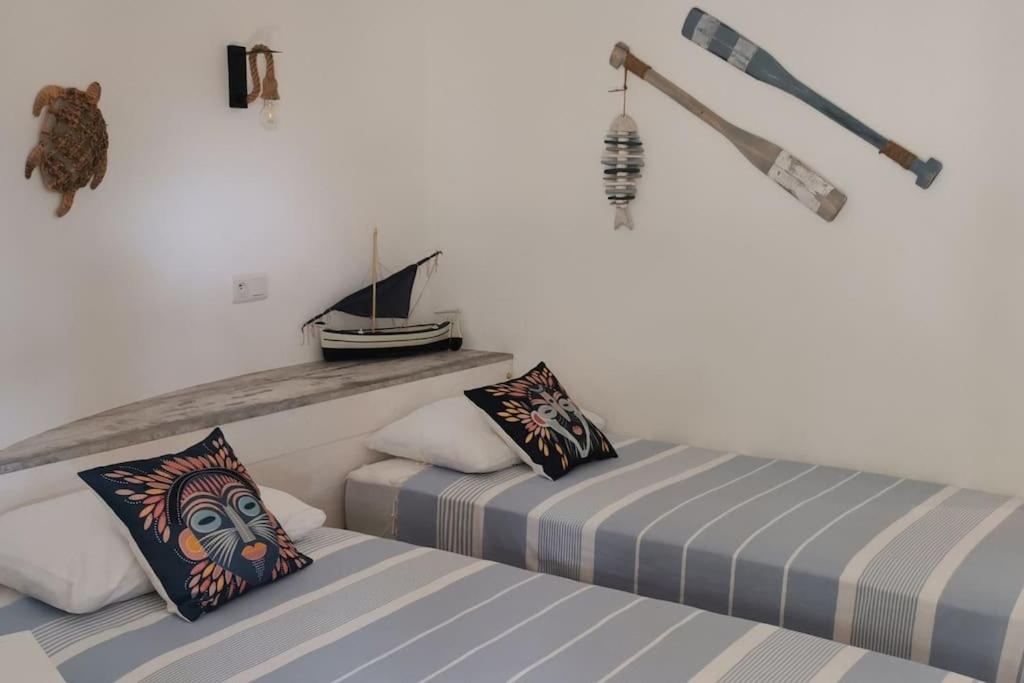 LA CASETA, Gîte 4 étoiles entre mer et lac marin客房内的一张或多张床位