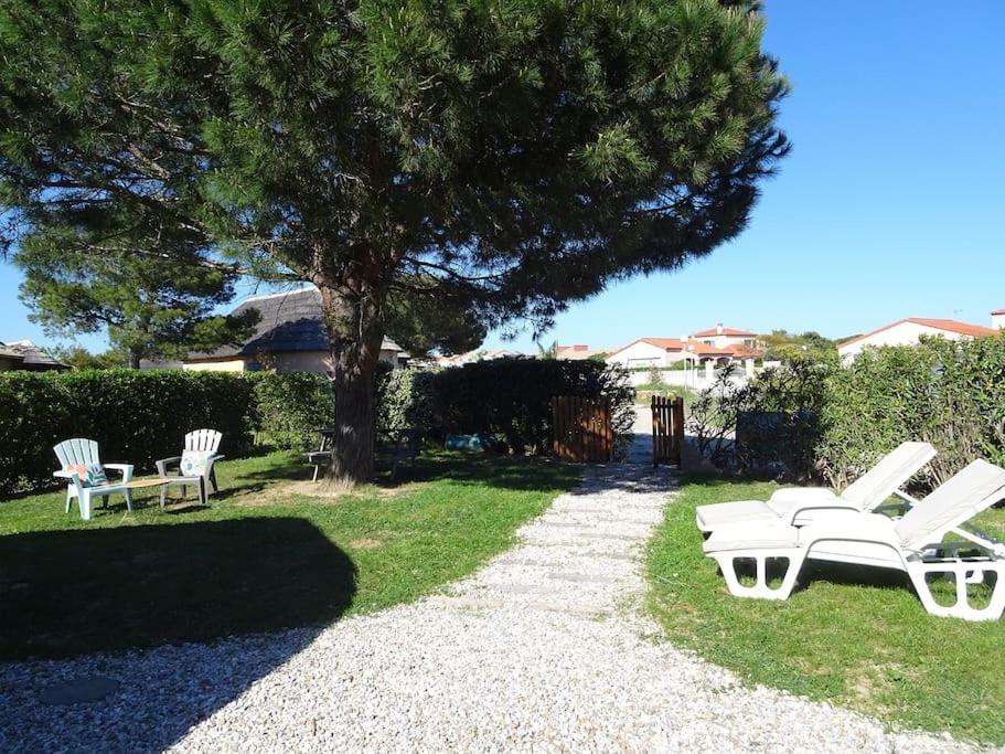 LA CASETA, Gîte 4 étoiles entre mer et lac marin外面的花园
