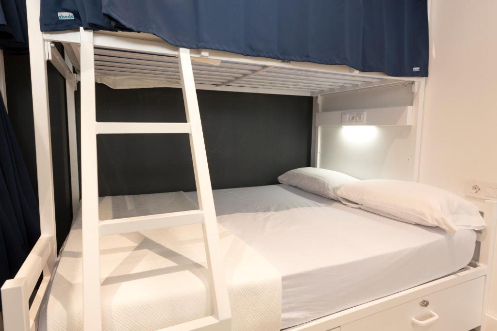 Malaga Stop Hostel AB客房内的一张或多张床位