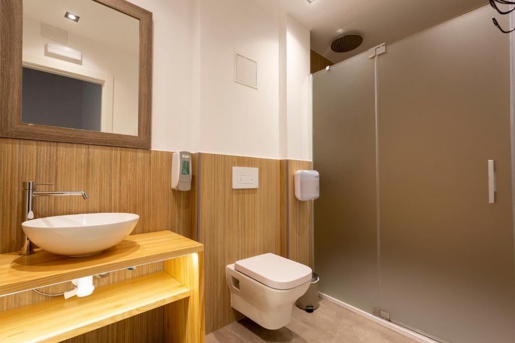 Malaga Stop Hostel AB的一间浴室