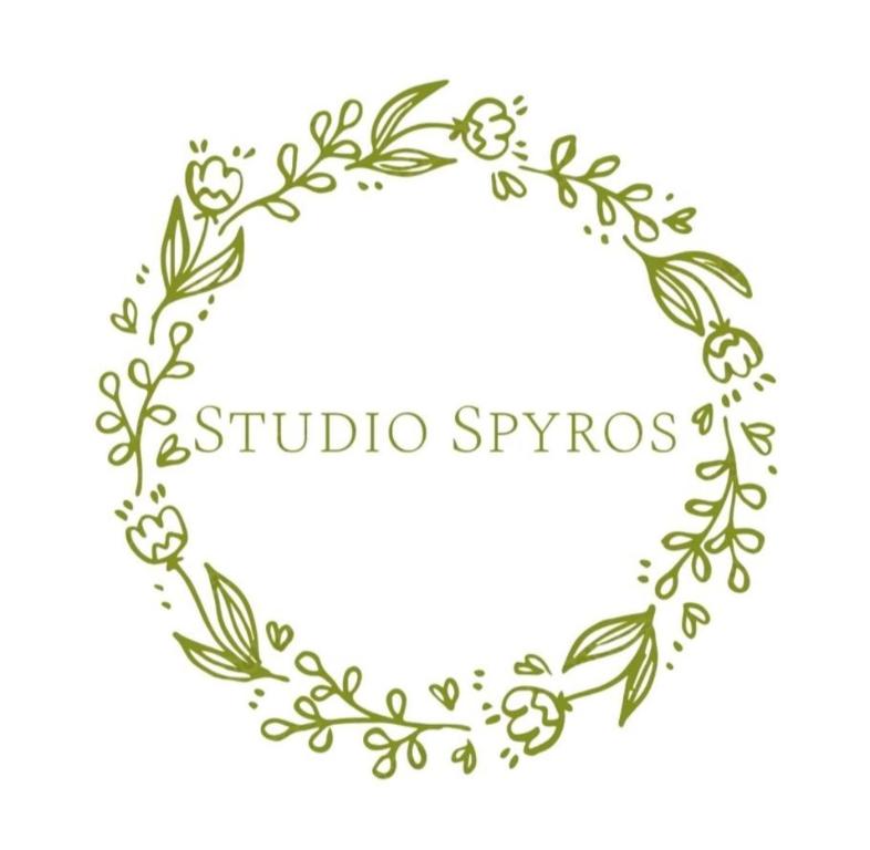 卡诺尼STUDIO SPYROS的花圈状花圈