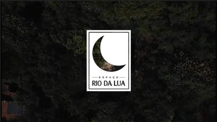 圣若热岛Espaço Rio da Lua - Casas - Cipó, Mata, Madeira e Tororão - São Jorge GO的上面有没有月亮的达莉拉的标志