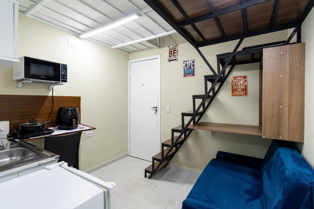 圣保罗38 LOFT DUPLO · LOFT perto da São PauloExpo /Aeroporto Congonhas的一间客房内配有双层床的房间