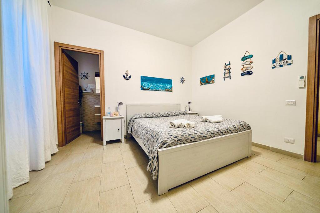 波尔图·埃尔科莱Il Poggetto di Porto Ercole的卧室配有一张床