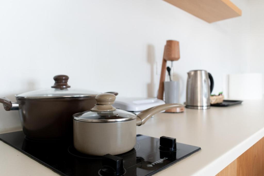 Central Hostel Oia的咖啡和沏茶工具