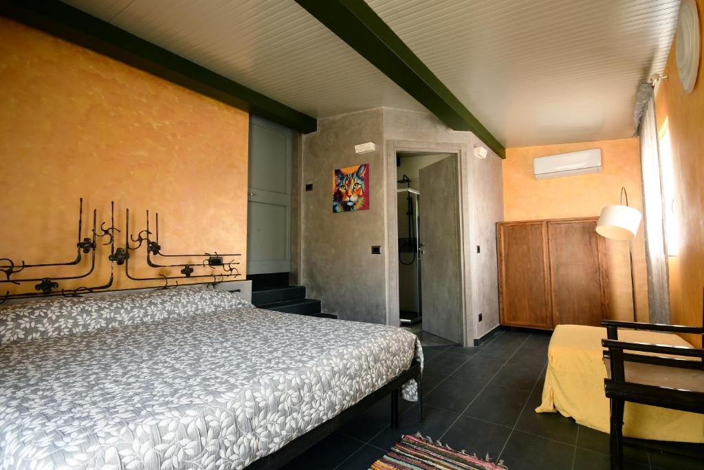 LeiviCamera di Molly的一间卧室,卧室内配有一张大床