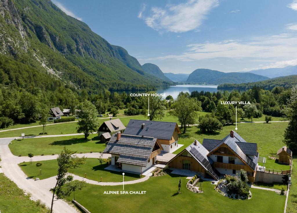 博希尼PRIVILLAGE Stare - B&B的享有高山和湖泊美景的度假屋
