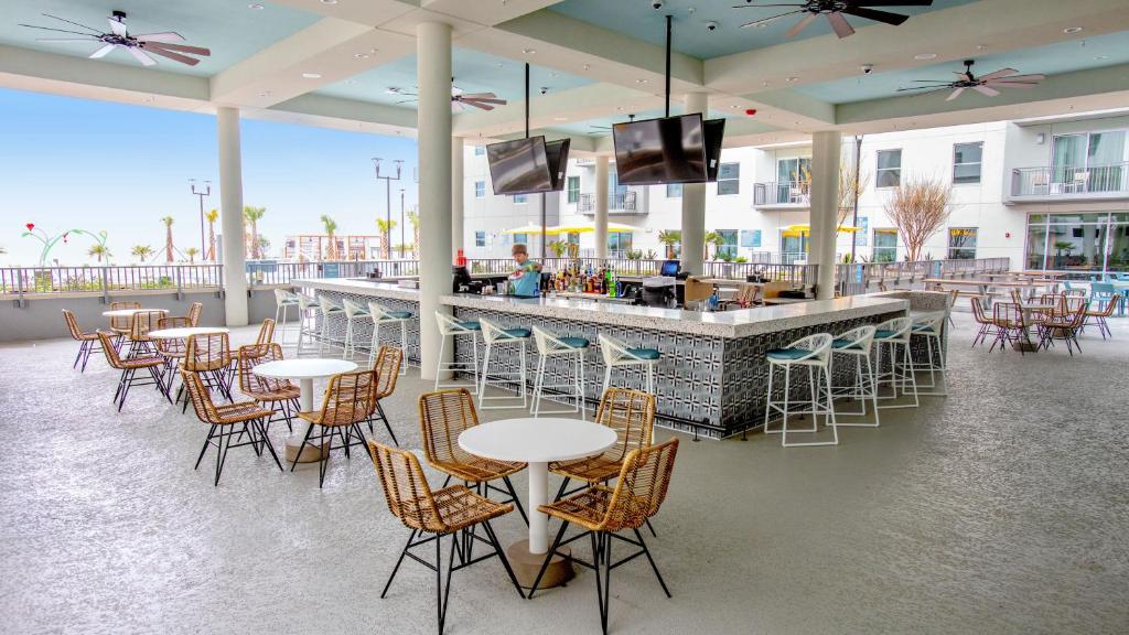 Holiday Inn Club Vacations Myrtle Beach Oceanfront餐厅或其他用餐的地方