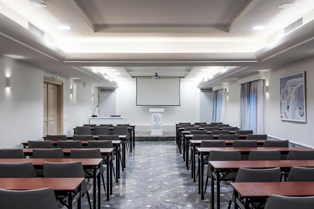 桑托瑞尼酒店商务区和&#47;或会议室