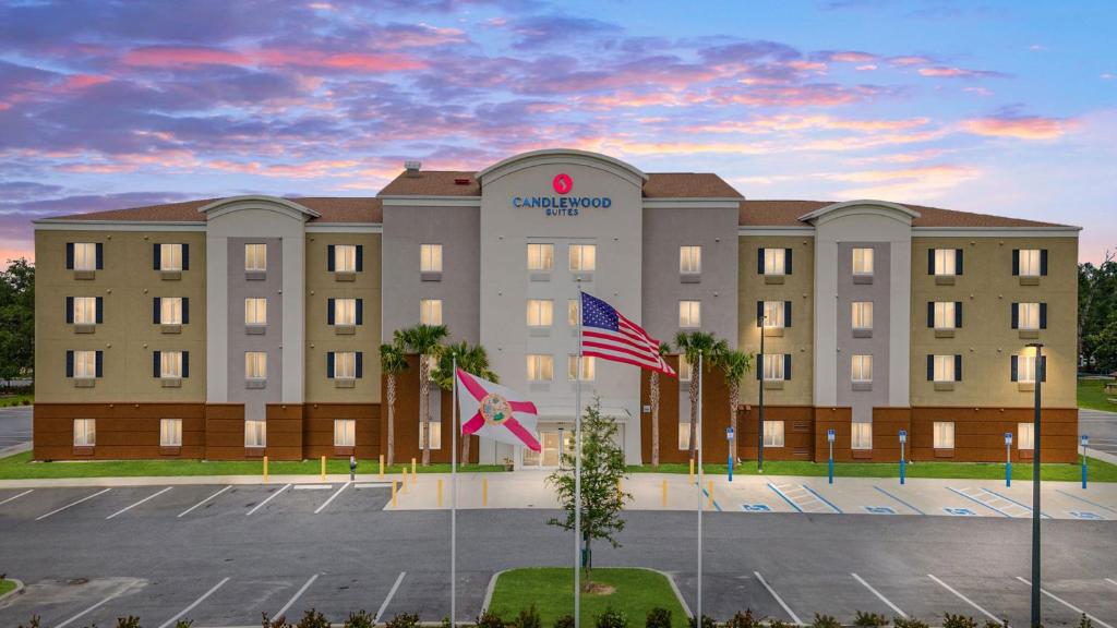 奥卡拉Candlewood Suites - Ocala I-75, an IHG Hotel的 ⁇ 染了整间酒店