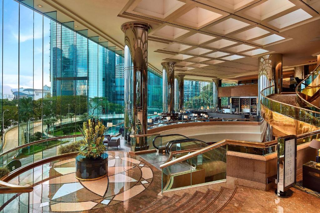 香港香港JW万豪酒店的大堂享有大楼的景致