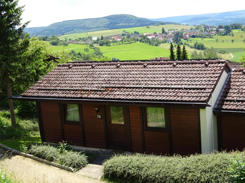 巴特迪尔海姆Villa Leni im Schwarzwald的享有乡村景色的房子