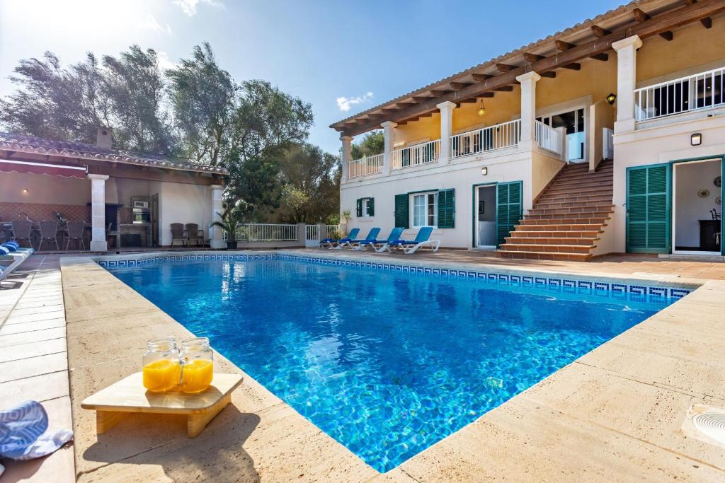 桑坦伊Finca Es Recer - ETV/1.751的一座带游泳池和房子的别墅