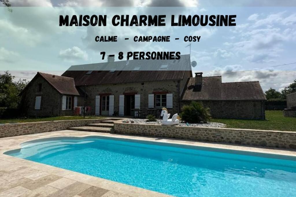 Lussac-les-ÉglisesCharmante maison au coeur du Limousin - Comme à la maison的房屋前的游泳池