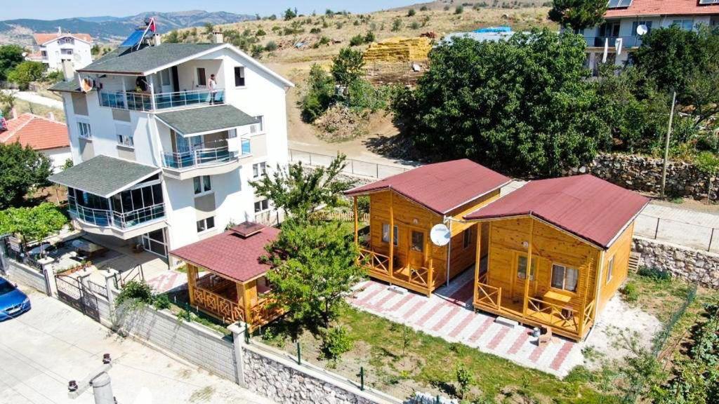 GökçeŞahan Apart的房屋和建筑的顶部景色