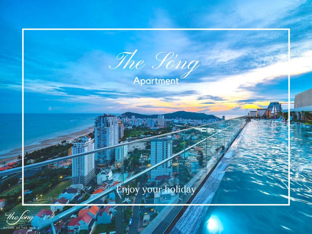 头顿The Sóng Vũng Tàu Melon Home的享有帮派城市美景的公寓享受假期