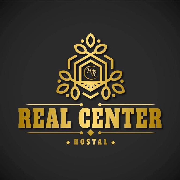 伊基托斯Hostal Real Center的真正的中心医院的金色标志