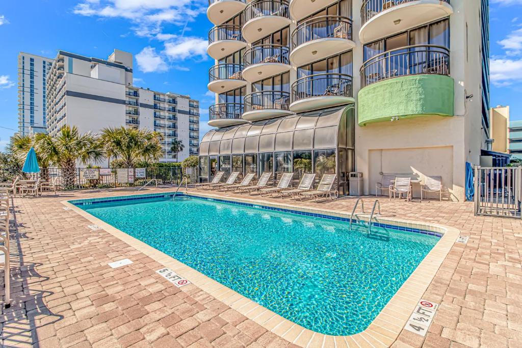 Ocean View Double Suite! Sleeps 4 Meridian Plaza 705内部或周边的泳池