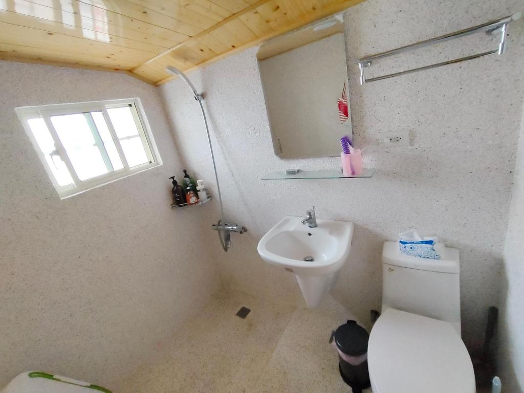 拾時漫丘slow house評價、特色體驗、房價資訊、訂房連結 – 溫馨老宅與山景美景 - 照片 11