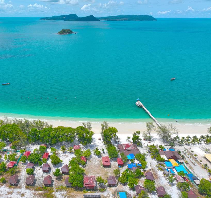 瓜隆岛普拉维塔度假酒店的享有海滩空中美景。