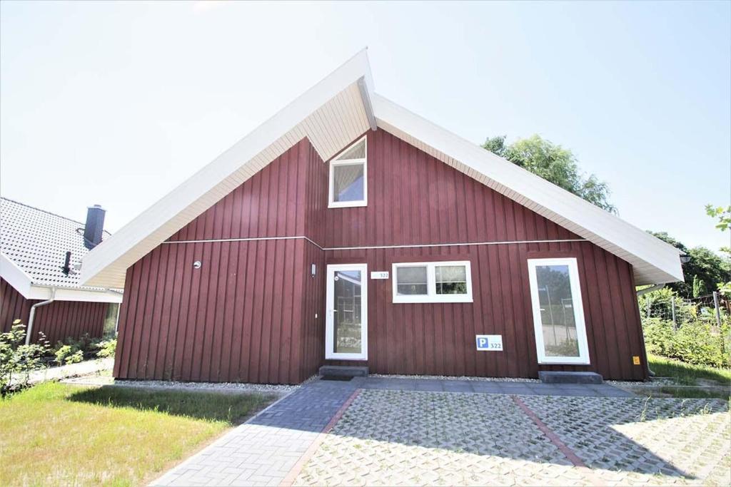 米罗Seeschwalbe Classic 322的白色屋顶的红色房子