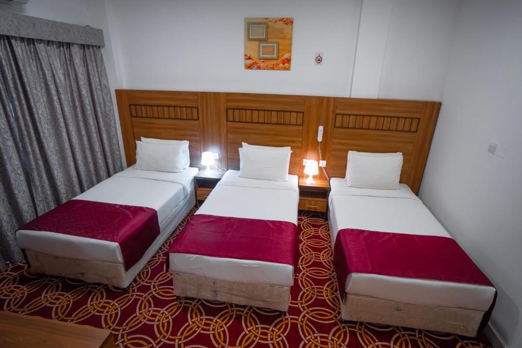 AL KARNAK HOTEL - BRANCH客房内的一张或多张床位