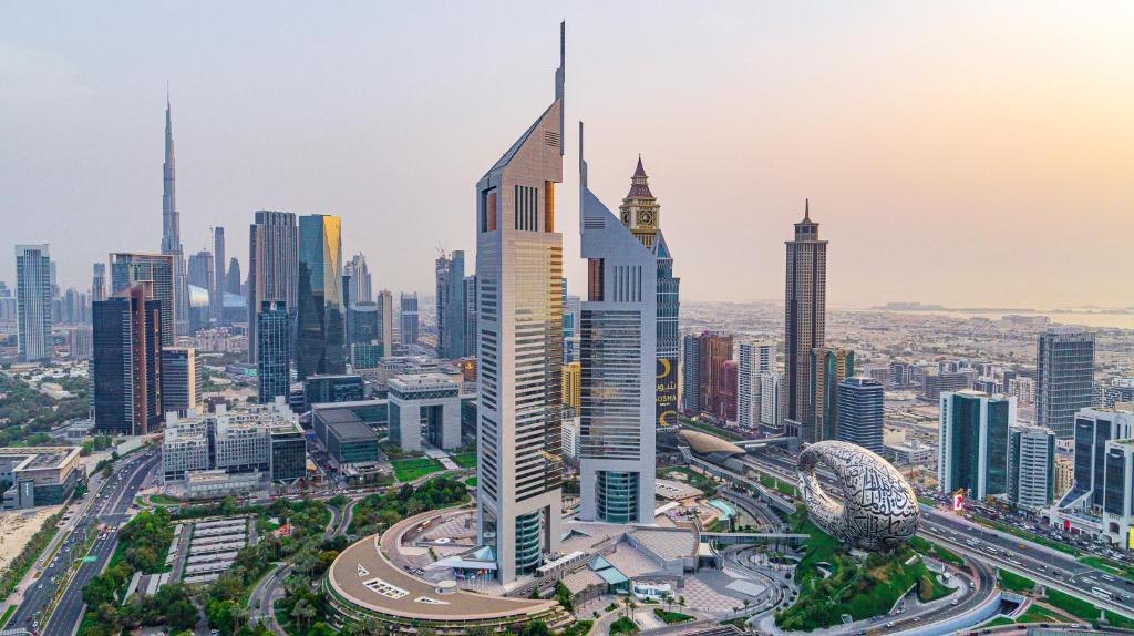 迪拜Jumeirah Emirates Towers Dubai的城市空中景观高楼