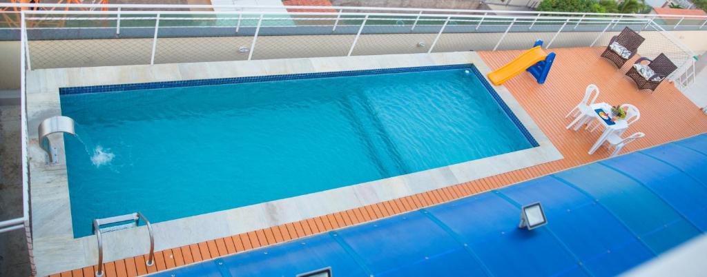 圣路易斯Hotel Ilha Costeira的游轮上游泳池的顶部景色