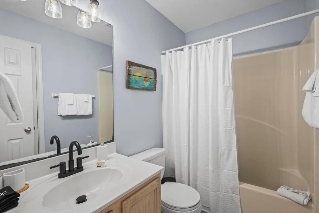 Condo in Gulf Shores King Suite的一间浴室
