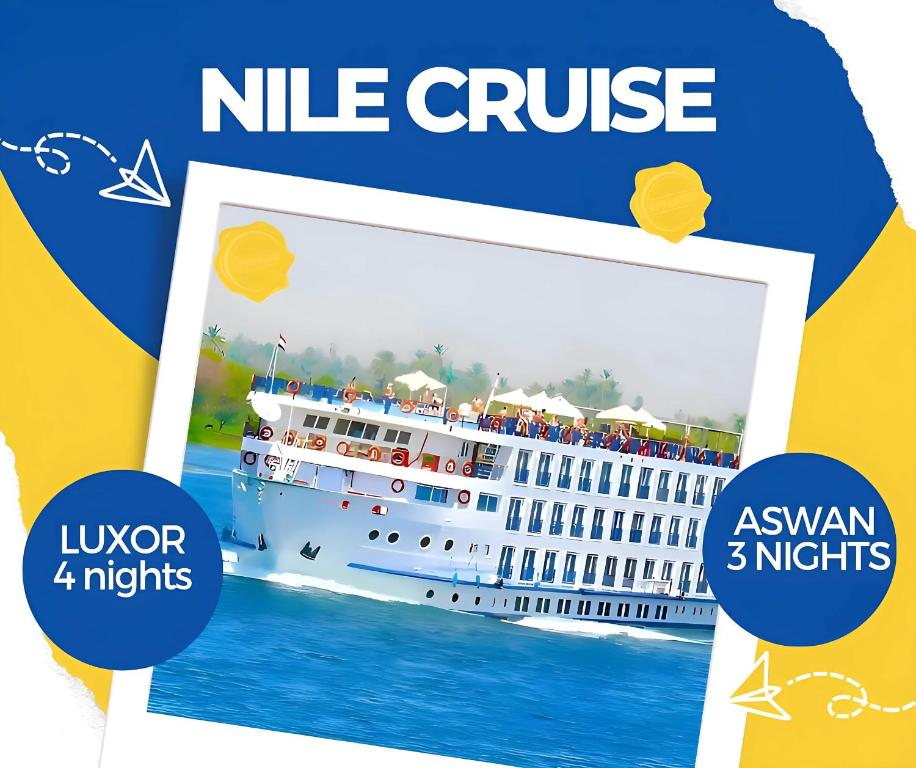 阿斯旺NILE CRUISE NL Every Thursday from Luxor 4 nights & every Monday from Aswan 3 nights的一艘游轮在水面上,有文字 ⁇ 游