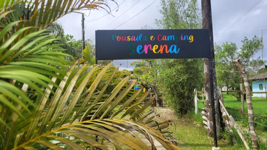 苏佩拉古伊Pousada Serena Superagui的棕榈树花园的标志