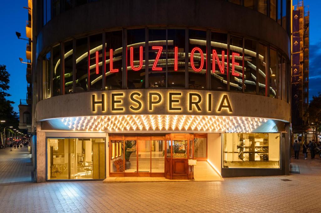 巴塞罗那Hesperia Barcelona Presidente的一座有书签的建筑