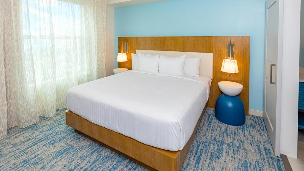Holiday Inn Club Vacations Myrtle Beach Oceanfront客房内的一张或多张床位