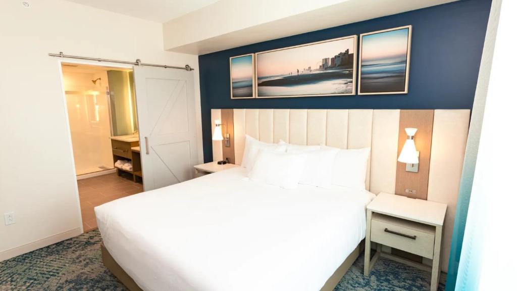 Holiday Inn Club Vacations Myrtle Beach Oceanfront客房内的一张或多张床位
