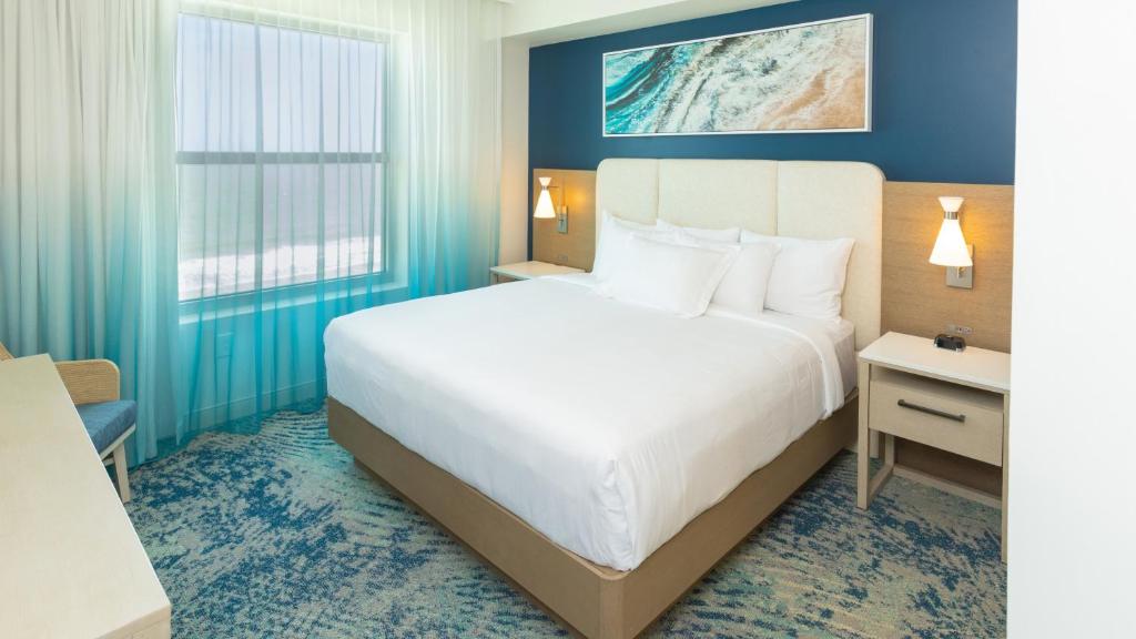 Holiday Inn Club Vacations Myrtle Beach Oceanfront客房内的一张或多张床位