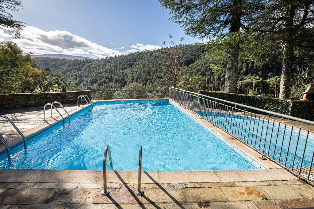 拉斯梅斯塔斯乌尔德斯雷亚勒斯酒店的山景游泳池