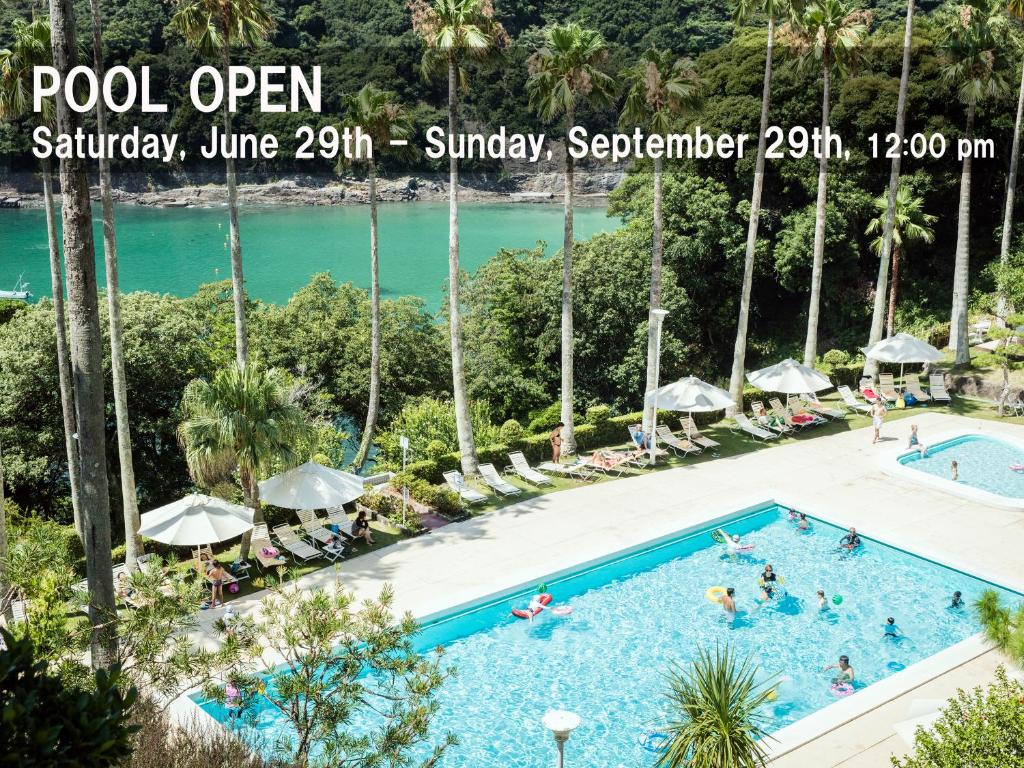 下田下田东急酒店的度假村游泳池的图片