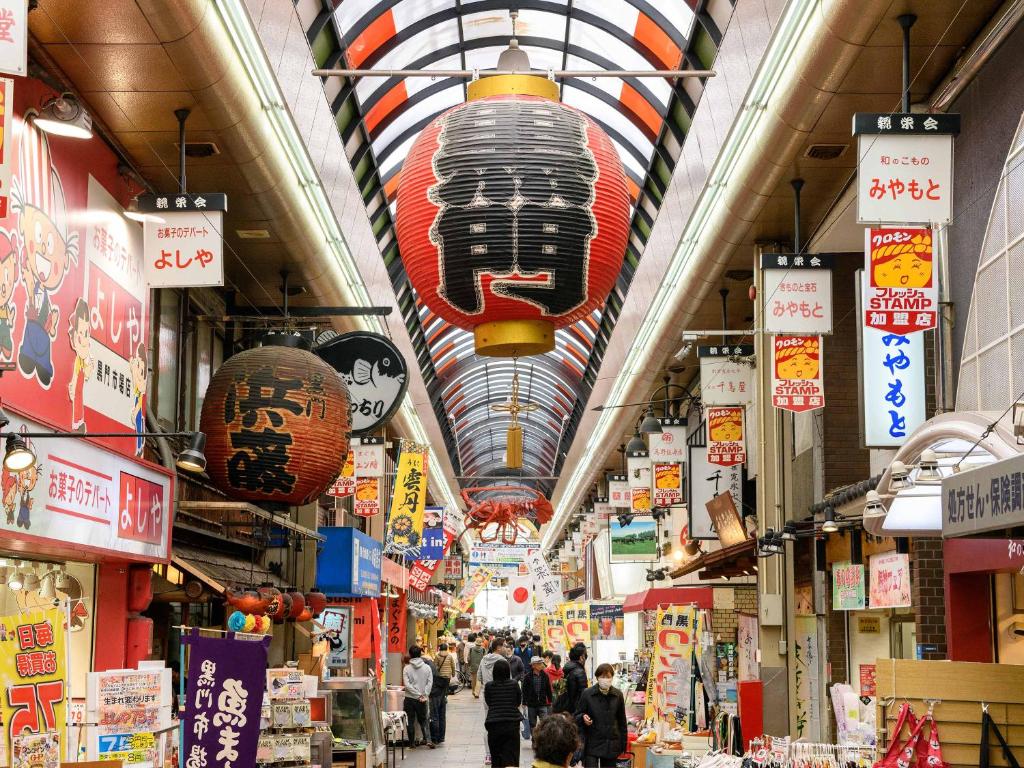 酒店内部或周边的超市或其他商店