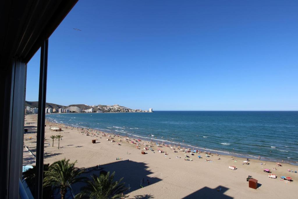 库列拉Vacansis,com Cabañal的很多人都可以欣赏到海滩的景色