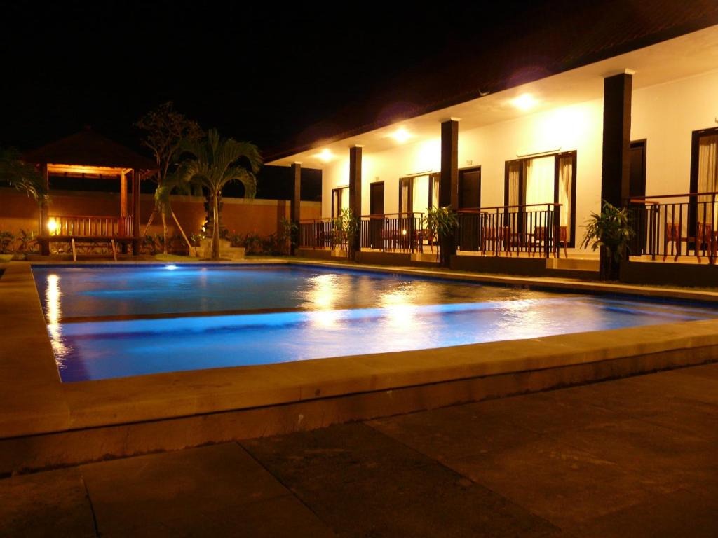 巴厘岛普里哈苏酒店内部或周边的泳池