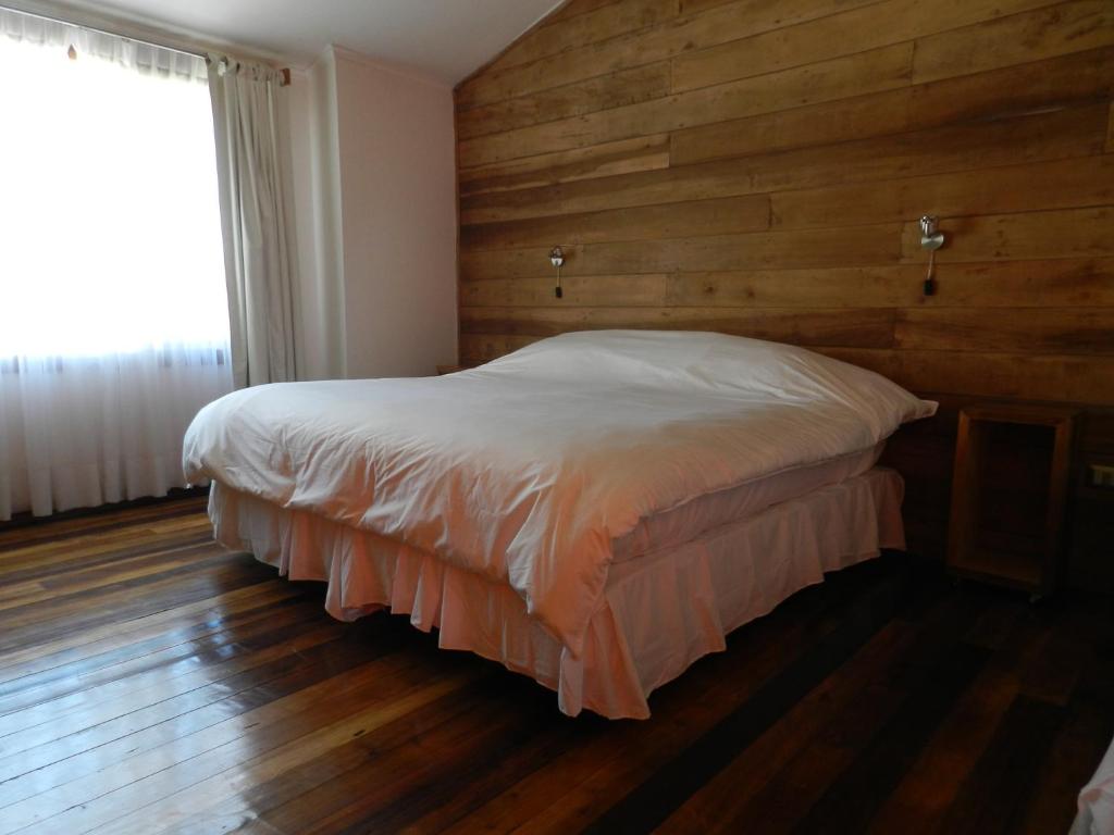 绿香酒店客房内的一张或多张床位