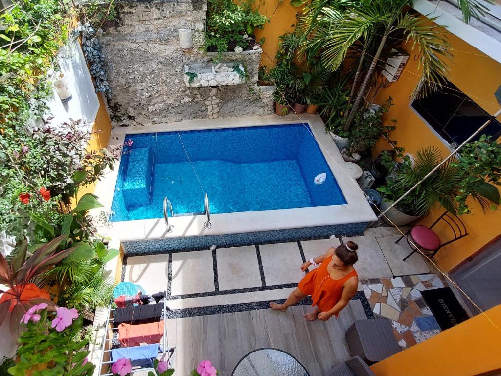 科苏梅尔Habitación Cozumel的花园游泳池的顶部景色