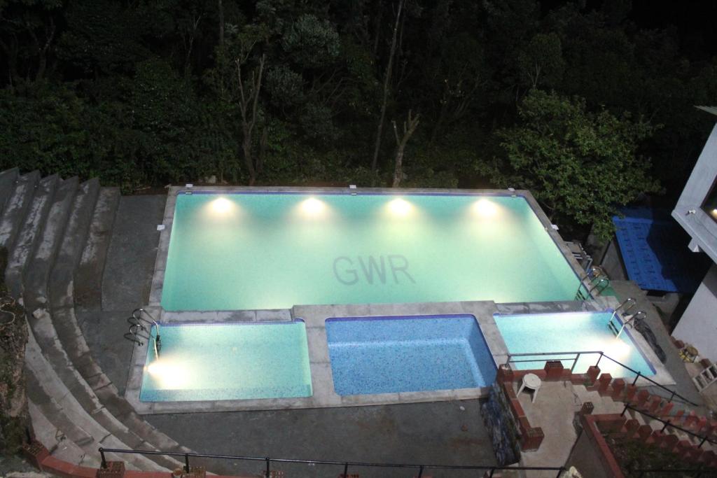 奇克马格尔Greenwood Resort的享有游泳池的顶部景色