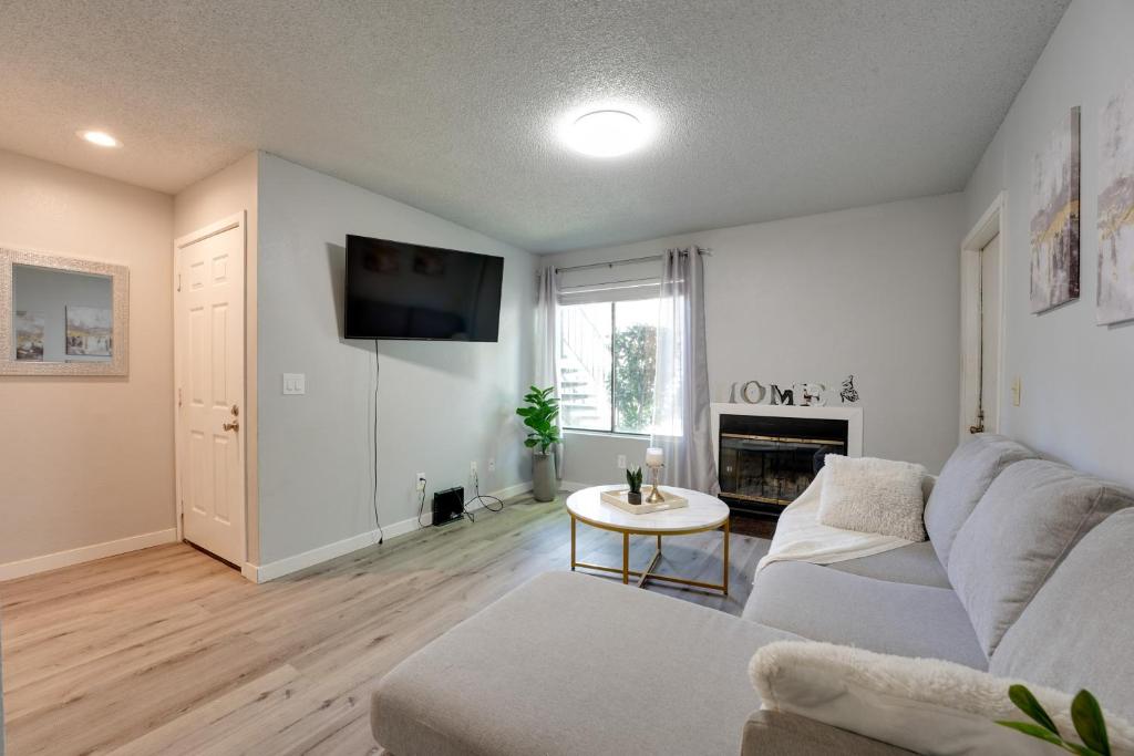 North Highlands Condo about 11 Mi to Dtwn Sacramento!平面图