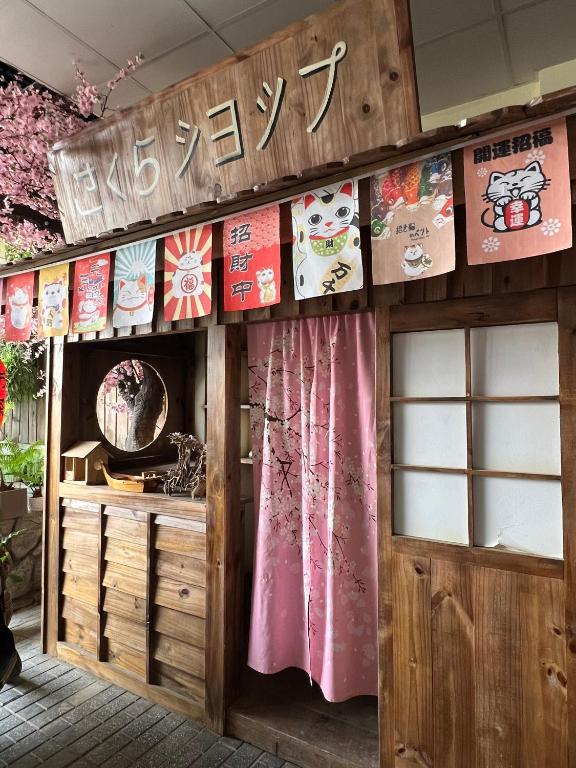 大叻SAKURA House ĐÀ LẠT的一家餐厅的招牌上写着“你好，韩国”
