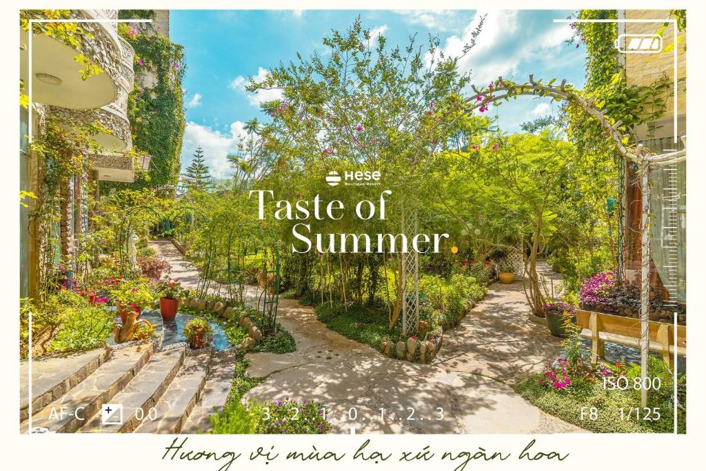 大叻Hese Dalat Boutique Resort的一张花园的照片,带有夏天的口感